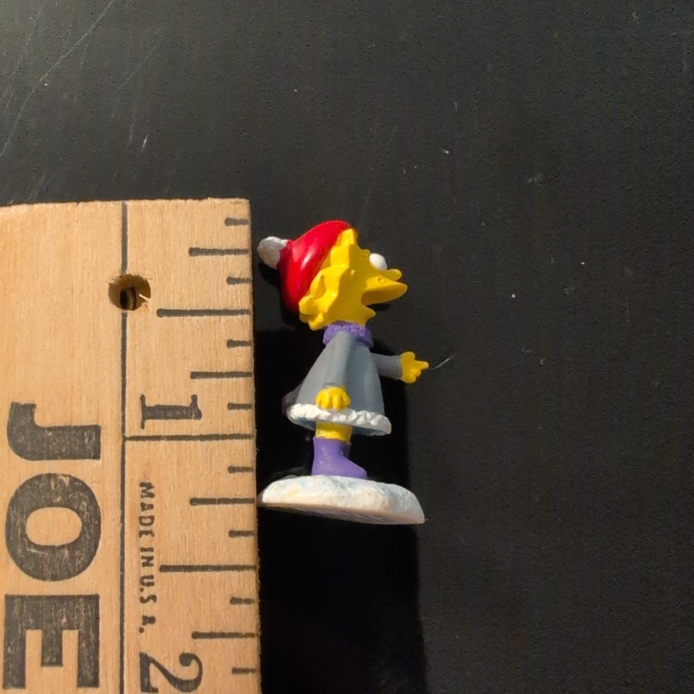 Lisa Simpson Hawthorne Village Christmas Figurine 2005 Winter Beanie Miniature - Picture 4 of 5